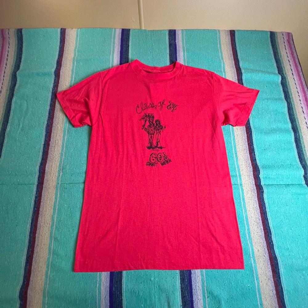 Hippie T-Shirt Unisex S Red Class of 84 Spirit Week 60s Graphic Vintage 80s